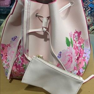 Floral bucket shoulder bag